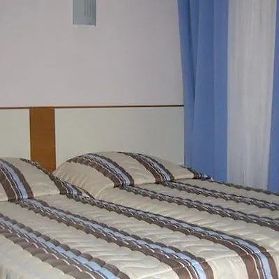 De Nemours Париж