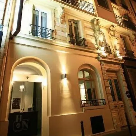 Hotel De Nemours 2*