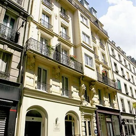 Hotel De Nemours 2*