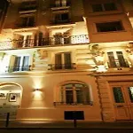 Hotel De Nemours 2*